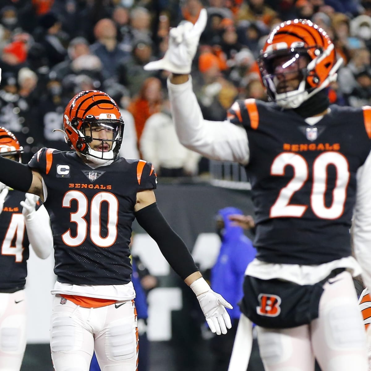 Bengals hold off Raiders for first playoff victory in 31 years