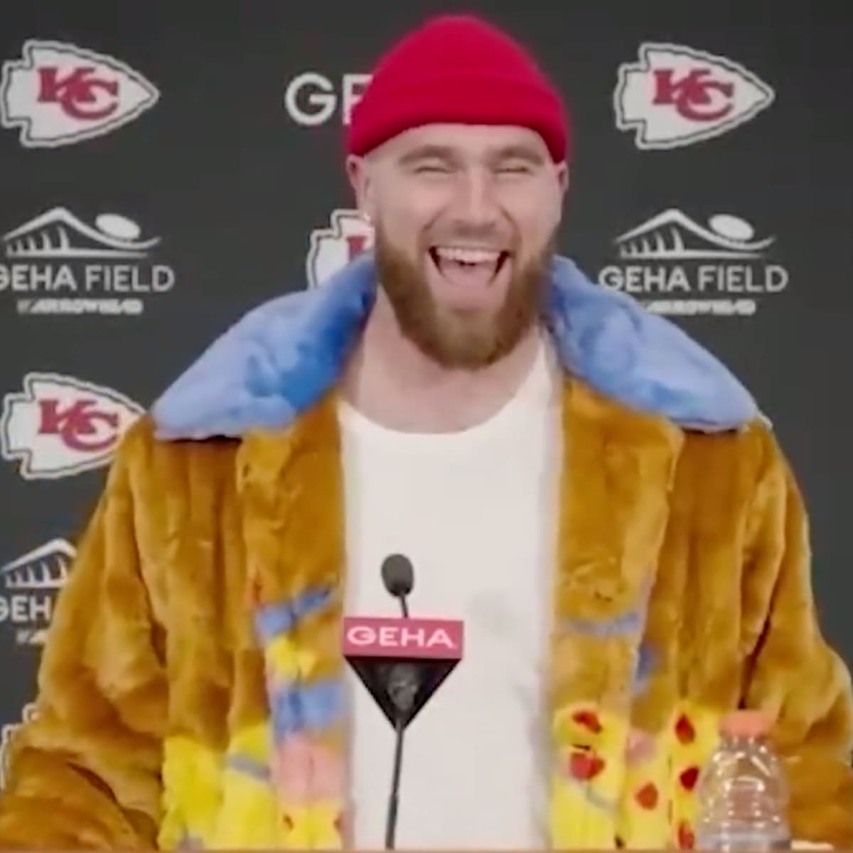 Travis Kelce gets interviewed by mom after Chiefs beat Steelers (video) -  Sports Illustrated