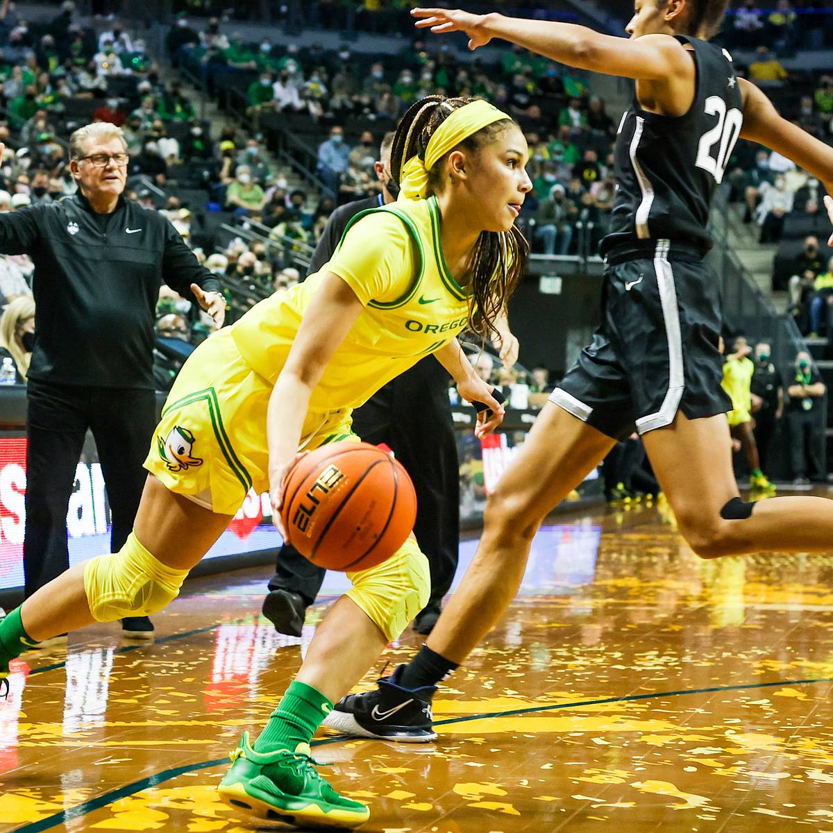 Oregon Ducks Women's Basketball Routs No. 9 UConn Huskies 72-59 - Sports  Illustrated Oregon Ducks News, Analysis and More