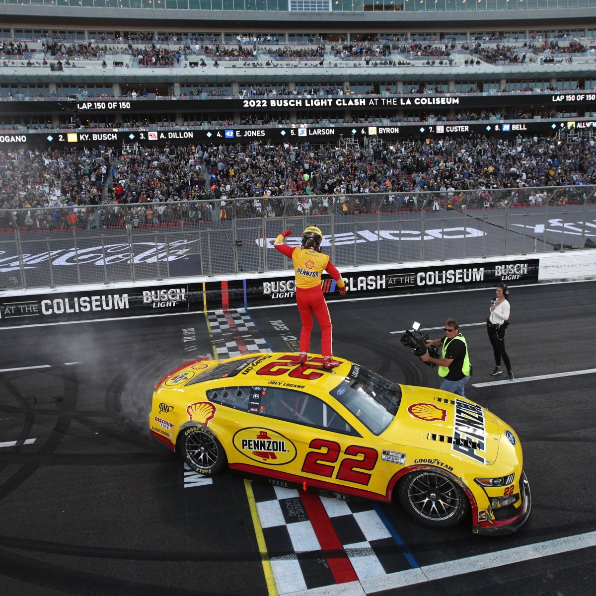 Clash lives up to its name as Joey Logano holds off Kyle Busch in first NASCAR race of 2022