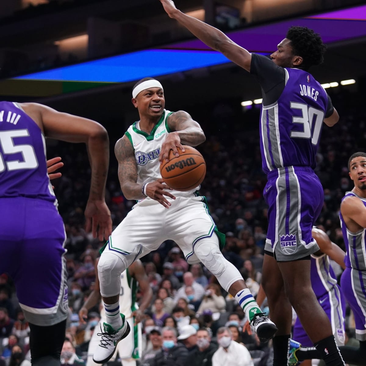 Isaiah Thomas Signs with Charlotte, Joins 10th NBA Franchise