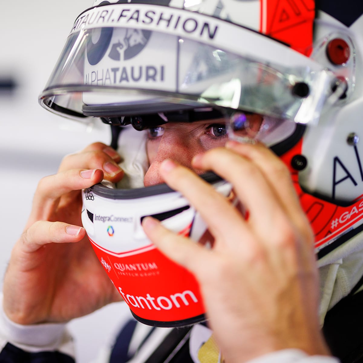 Lécher Comptines Rassurer jean jacques gasly Se baisser rugueux Homme