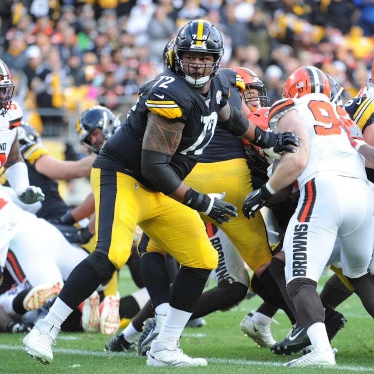Steelers OL Zach Banner's shines in NFL Shop ad