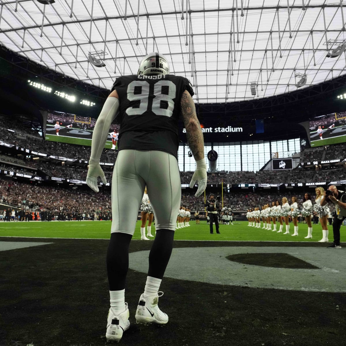 Raiders sign Pro Bowl DE Maxx Crosby to 4-year, $99 million extension