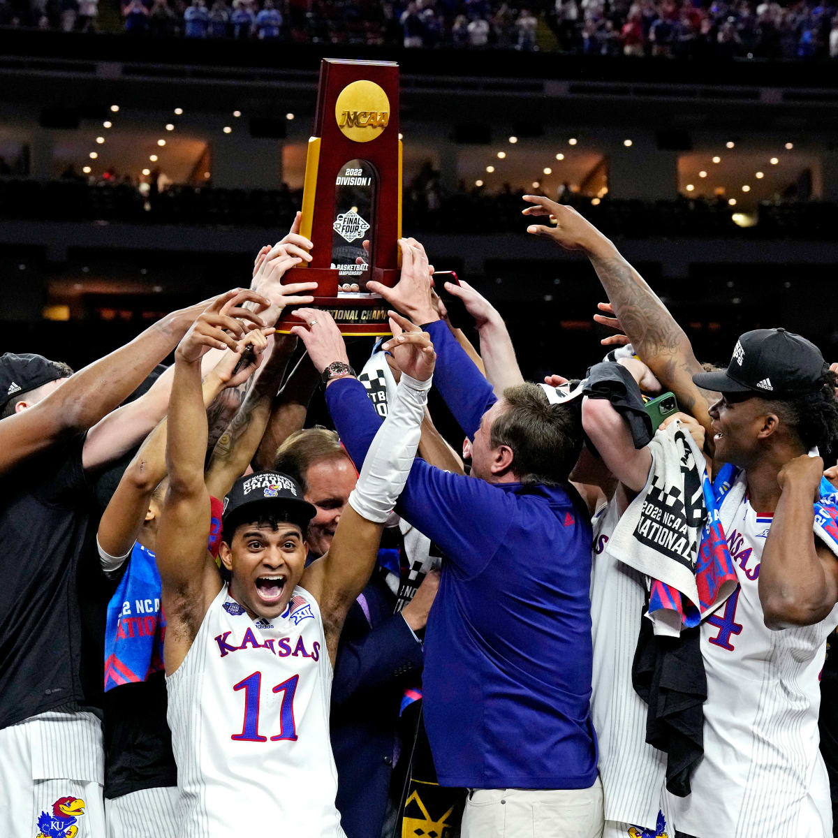 Kansas named 2022 NCAA Men's Basketball Champion after 72-69 comeback over North Carolina - Sports Illustrated Wildcats Daily News, Analysis and More