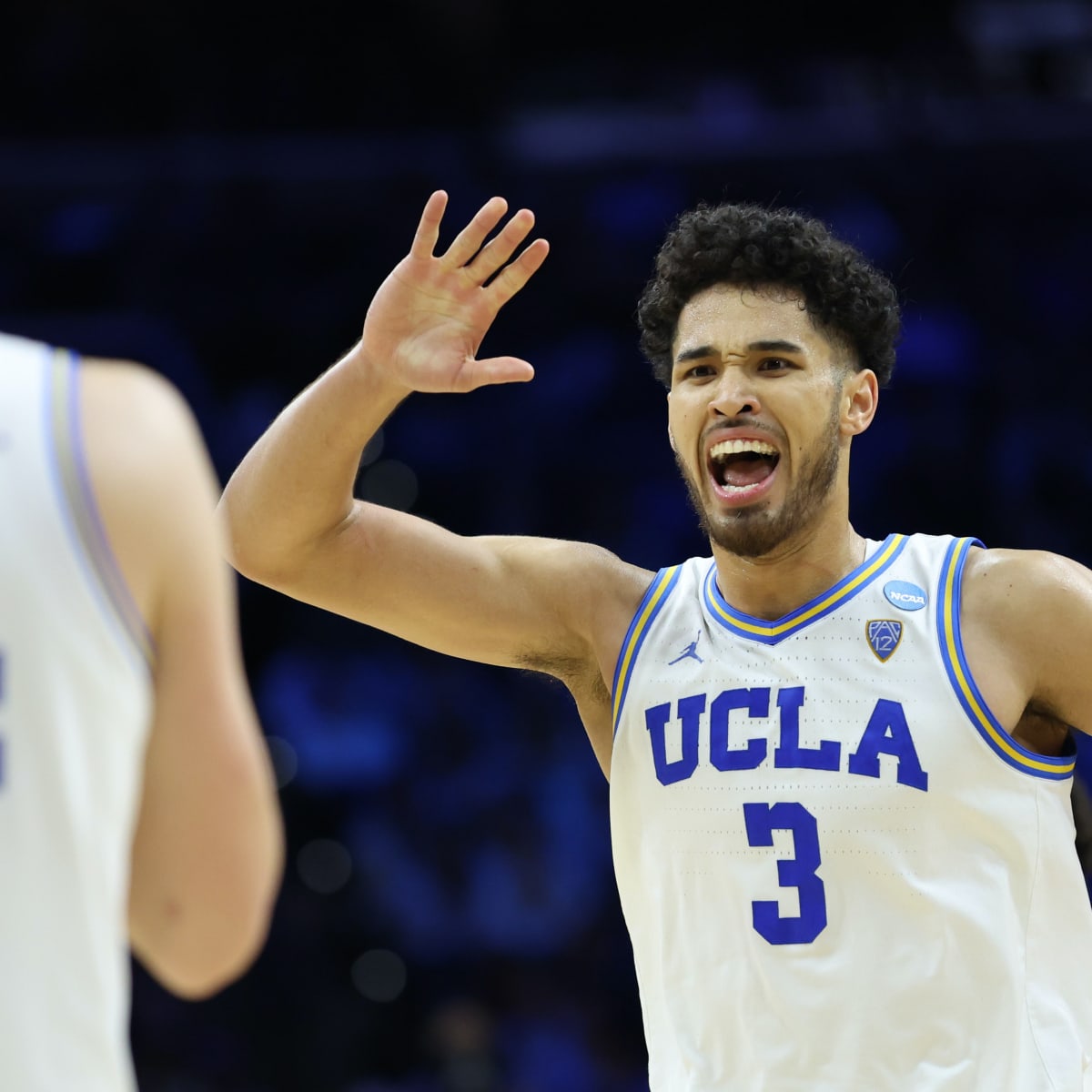 UCLA player Johnny Juzang receives heartwarming surprise by brother who  traveled from Vietnam 