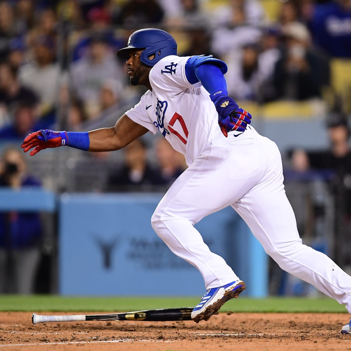 Dodgers: Watch LA Announcer Hilarious Re-enact Player's Home Run