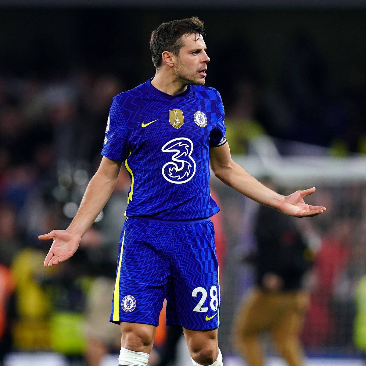 Chelsea captain Cesar Azpilicueta gives armband to fan - Futbol on FanNation