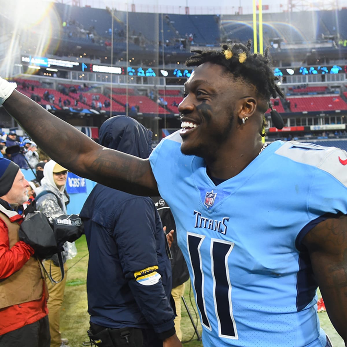 NFL Draft results 2022: Titans select Treylon Burks with No. 18 pick after  trading AJ Brown to Eagles - DraftKings Network