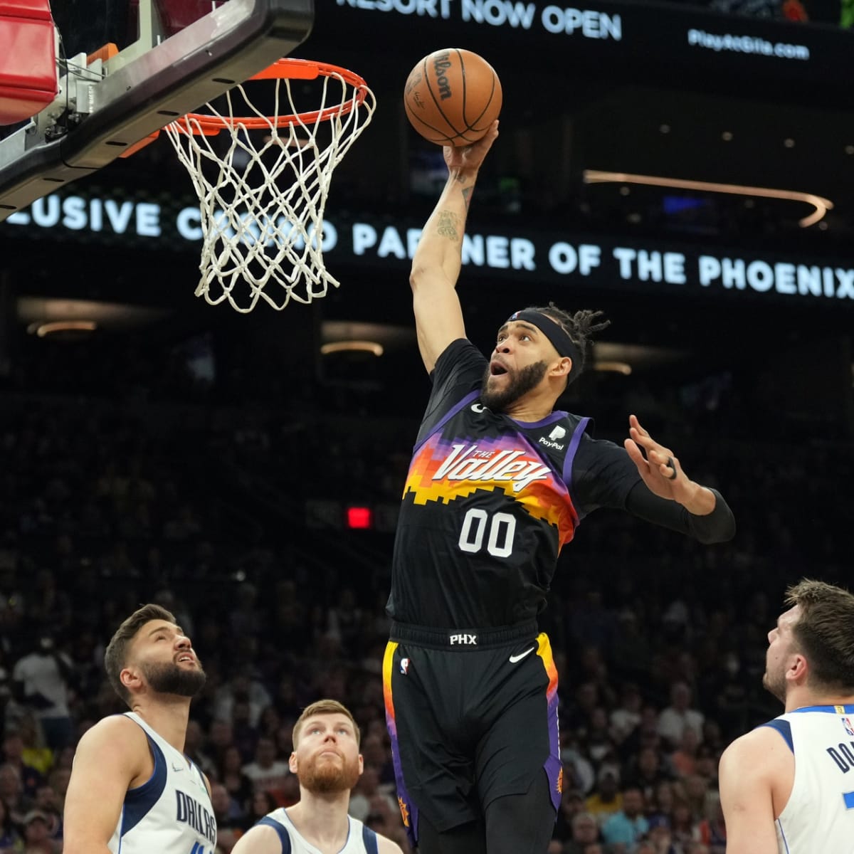 Phoenix Suns officially sign center JaVale McGee