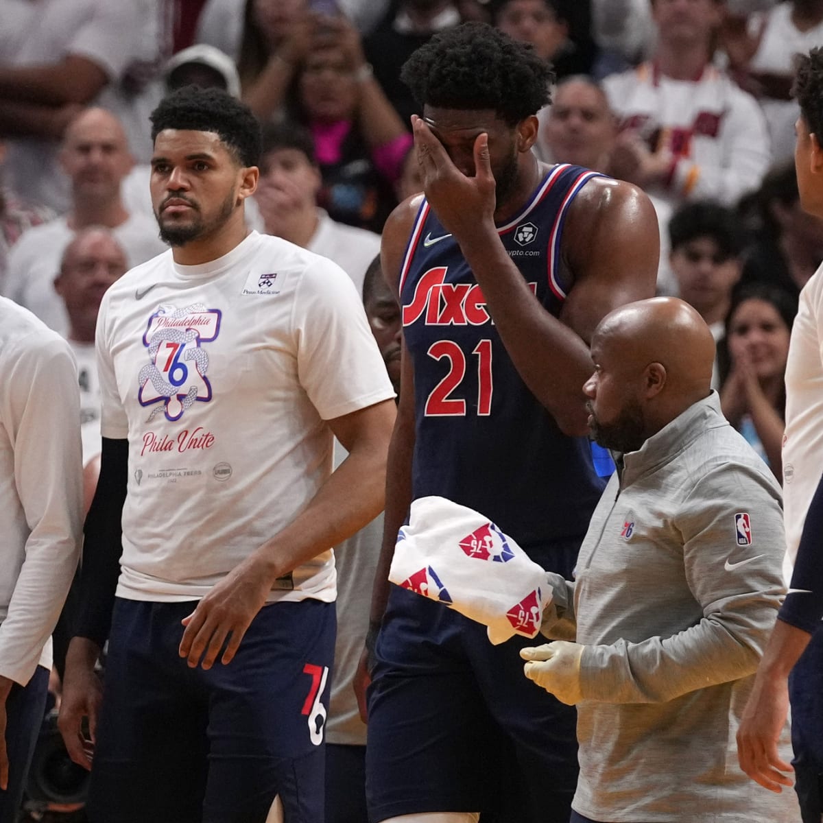 Joel Embiid deluso, immagine vista un po' troppe volte