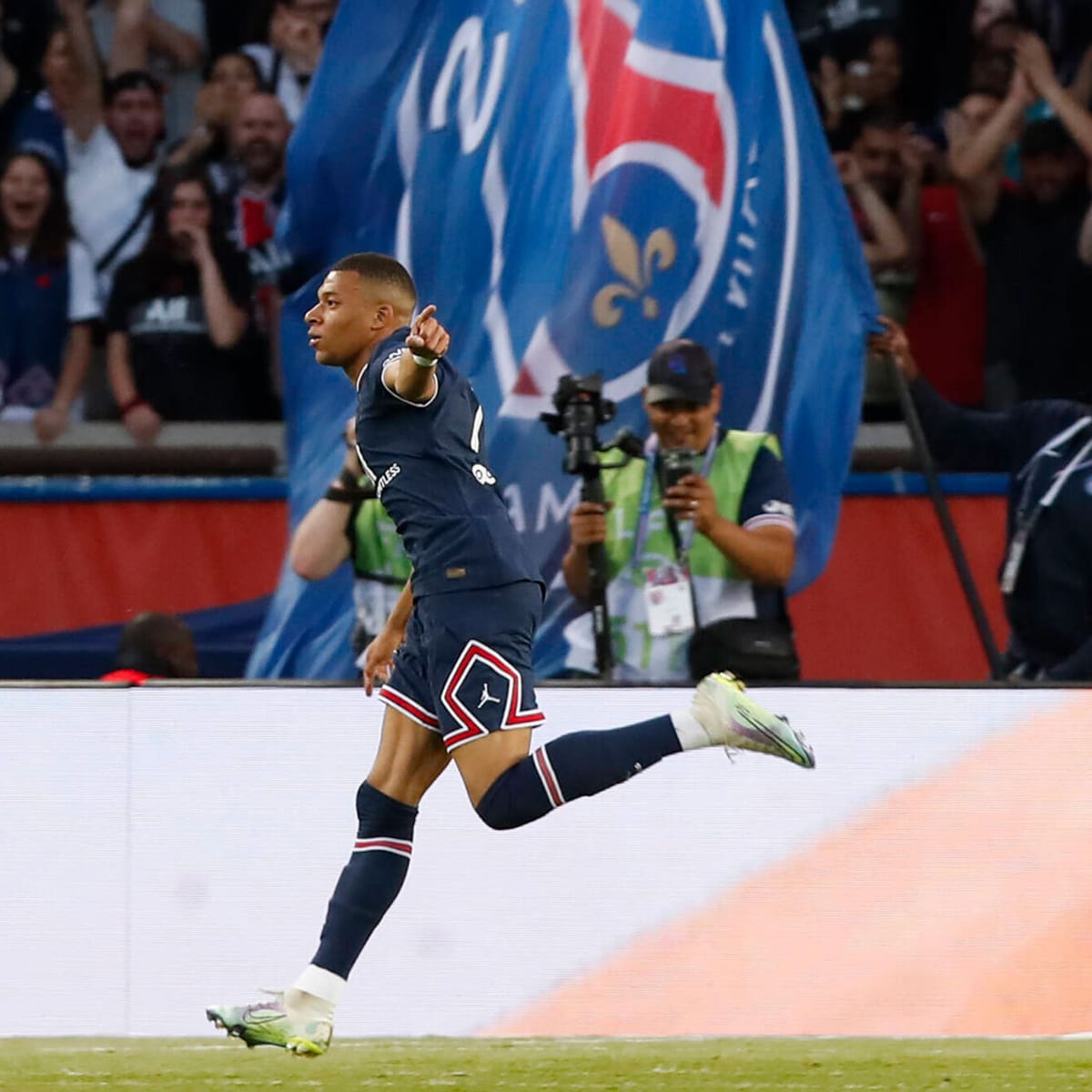 Kylian Mbappe Celebrates New Psg Contract With Hat Trick Sports Illustrated