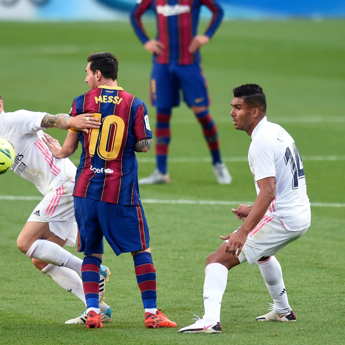 Live streaming barcelona madrid. Барселона Реал 2015/16. Реал Барселона прямой эфир. Реал Барселона 11-1.