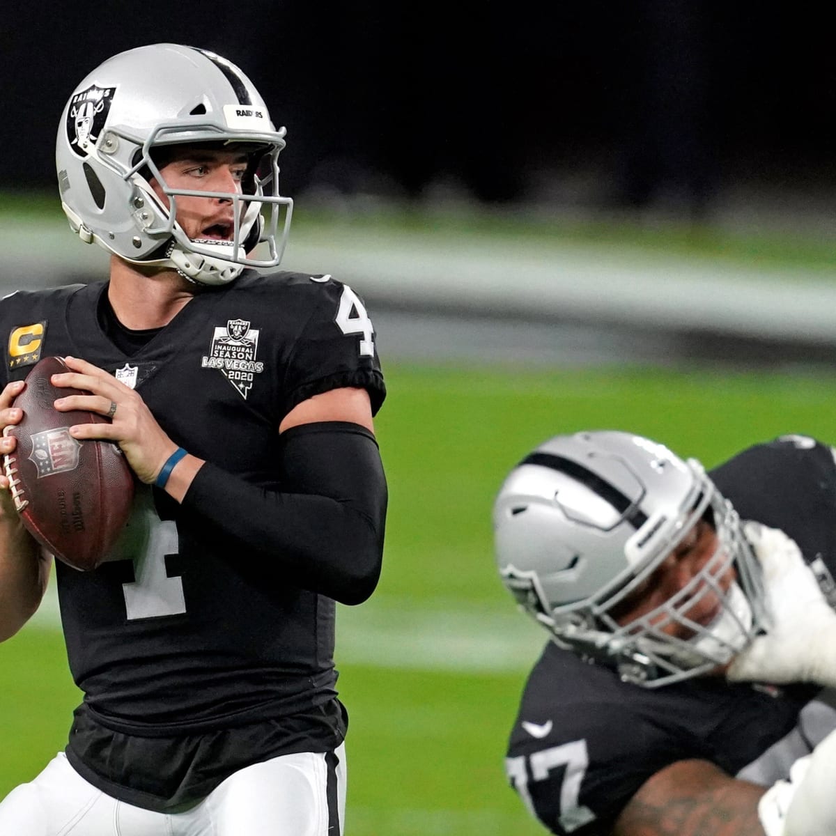 Raiders Qb Derek Carr Set To Make Additional 1m This Season Sports Illustrated Las Vegas Raiders News Analysis And More