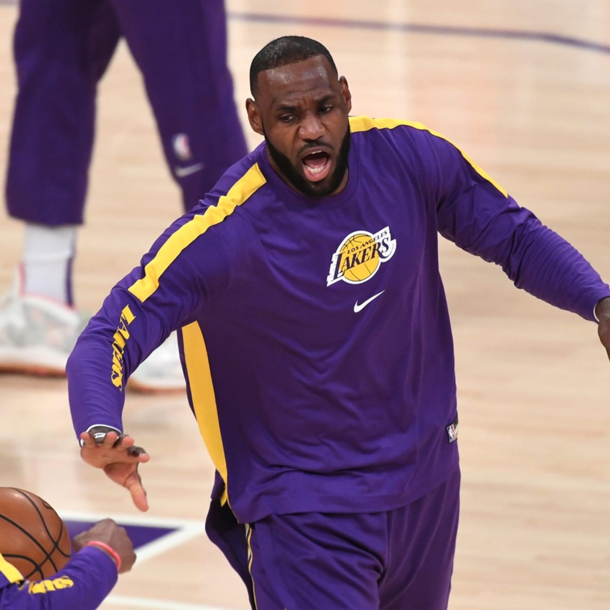 NBA Fans Speculate Lakers' LeBron James Sub-Tweeted Sixers' Ben