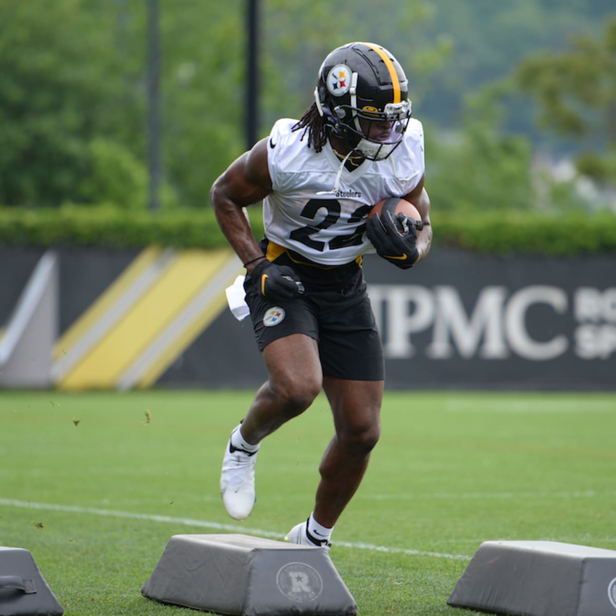 Per Fanatics, RB Najee Harris Now Has Highest-Selling Jersey Among Steelers  Players - Steelers Depot