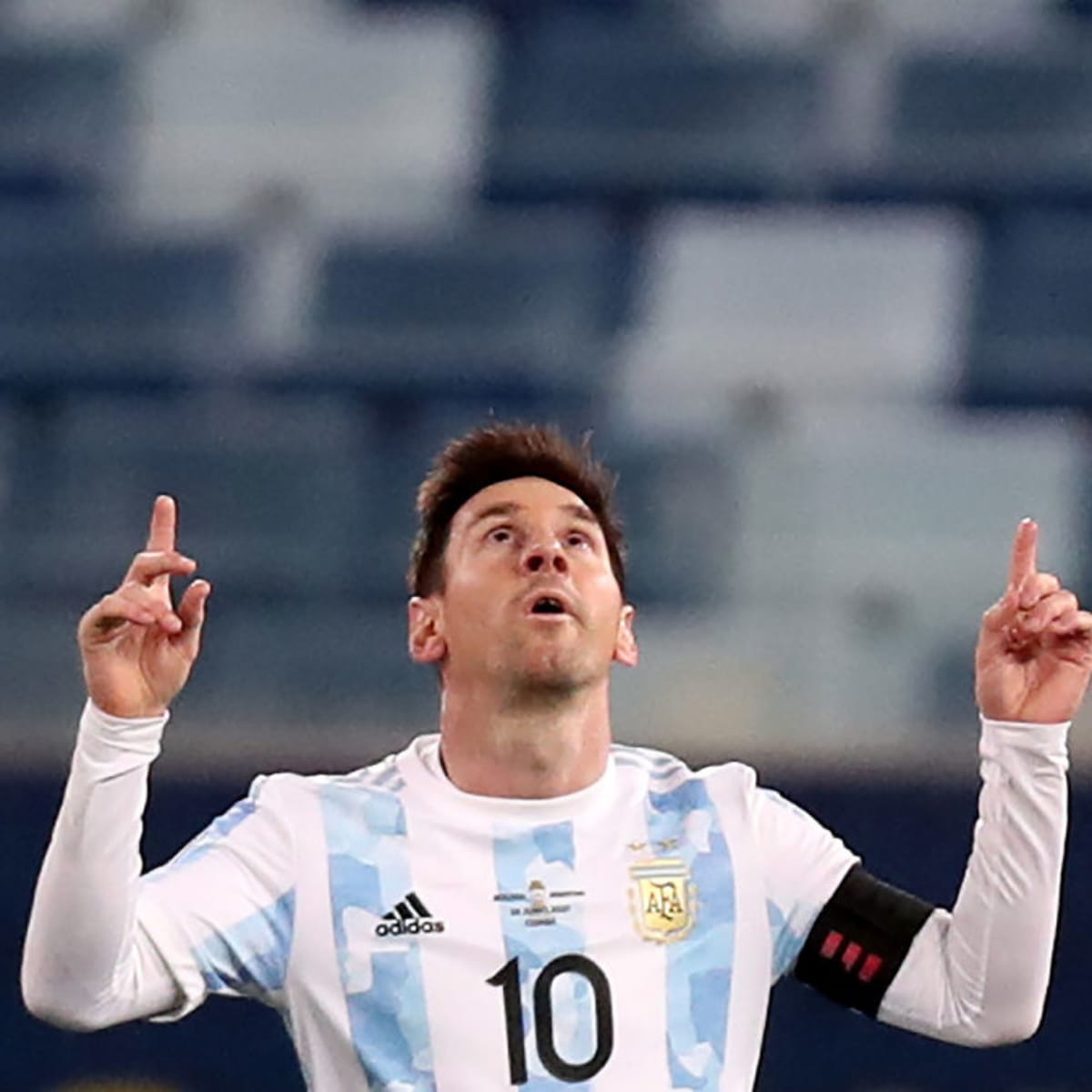 Leo Messi left the field . He - Leo Messi - The Legend