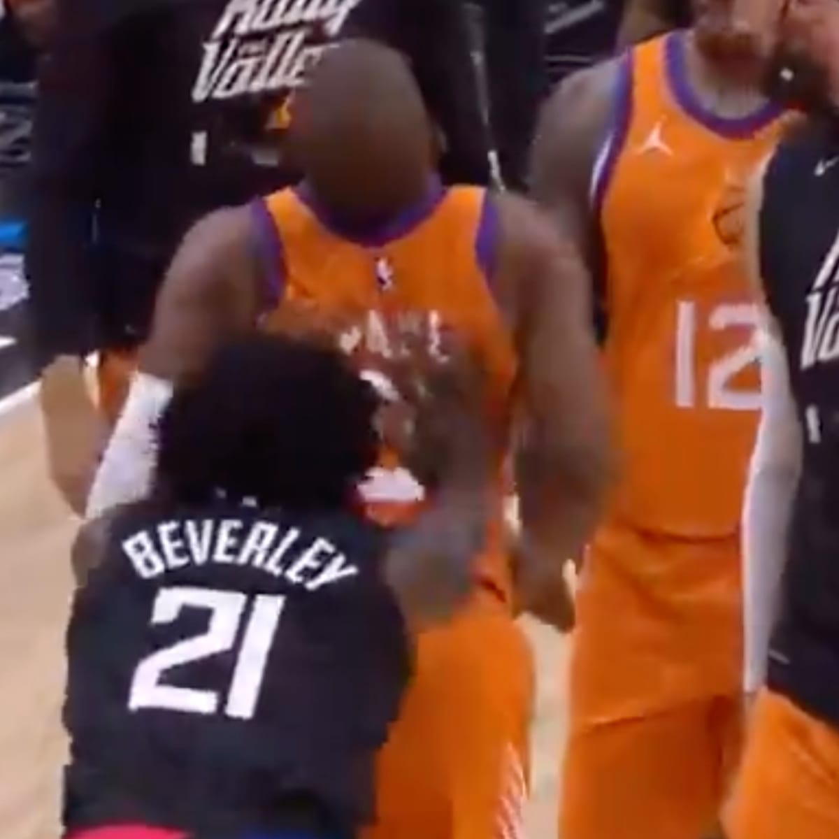 Patrick Beverley shoves Deandre Ayton, ejected in Suns win over Lakers