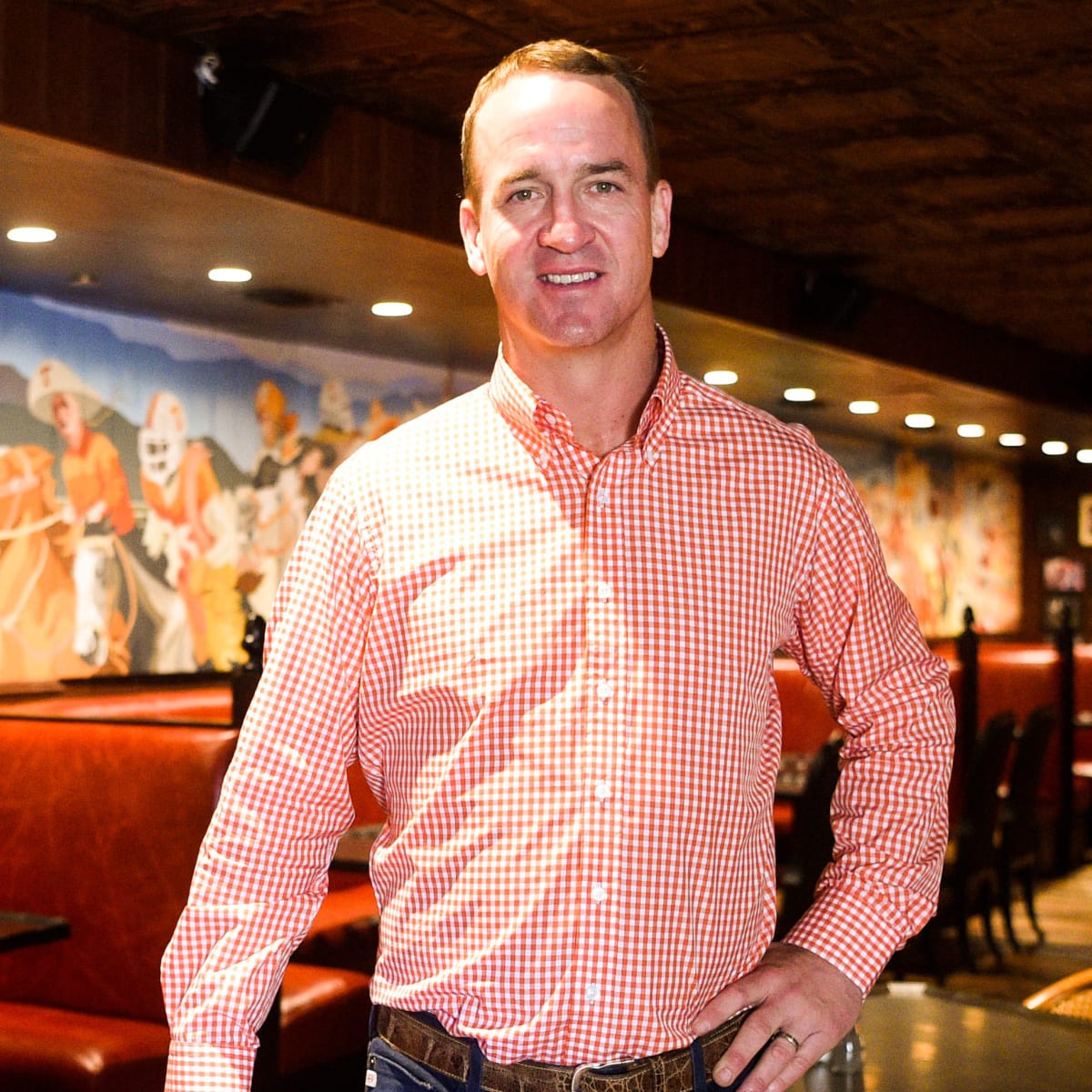 Peyton Manning Opens Tennessee Vols Themed Saloon 16 In, 60% OFF