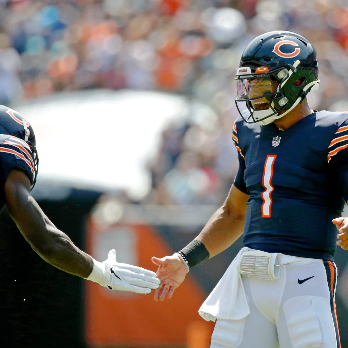 QB Justin Fields Rallies Bears to 20-13 Win Over Dolphins, Chicago News
