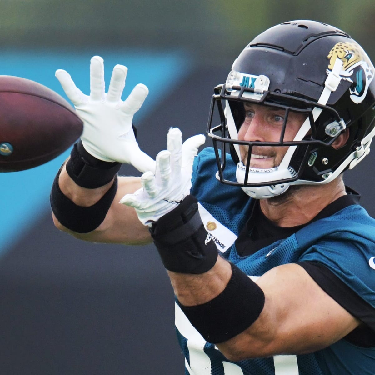 Tim Tebow released by Jacksonville Jaguars after brief experiment