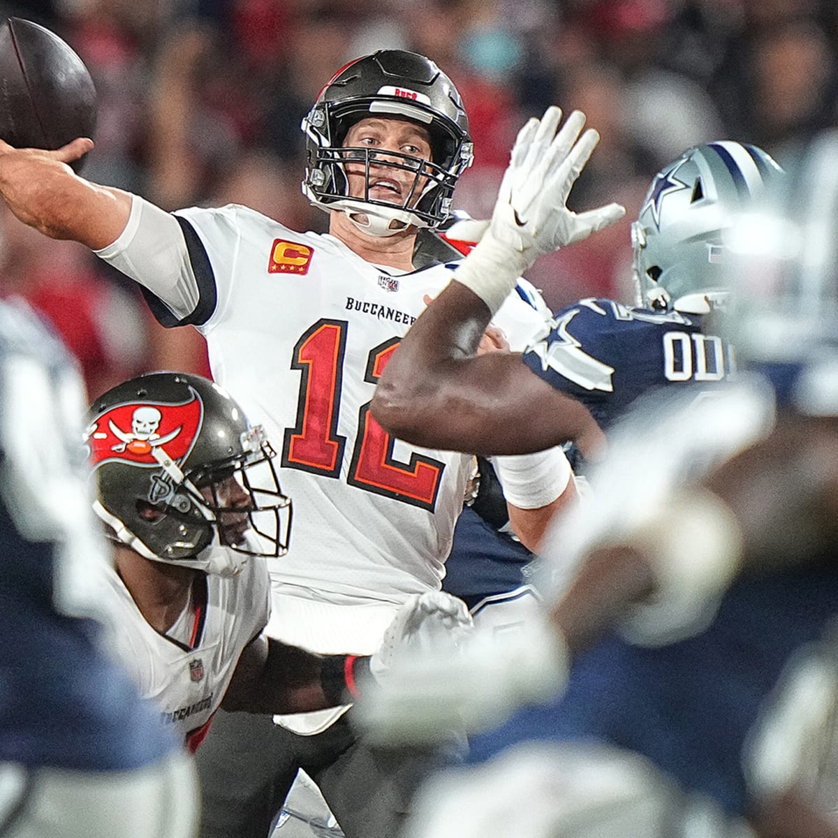 Brady, Bucs push for playoffs against struggling Cardinals