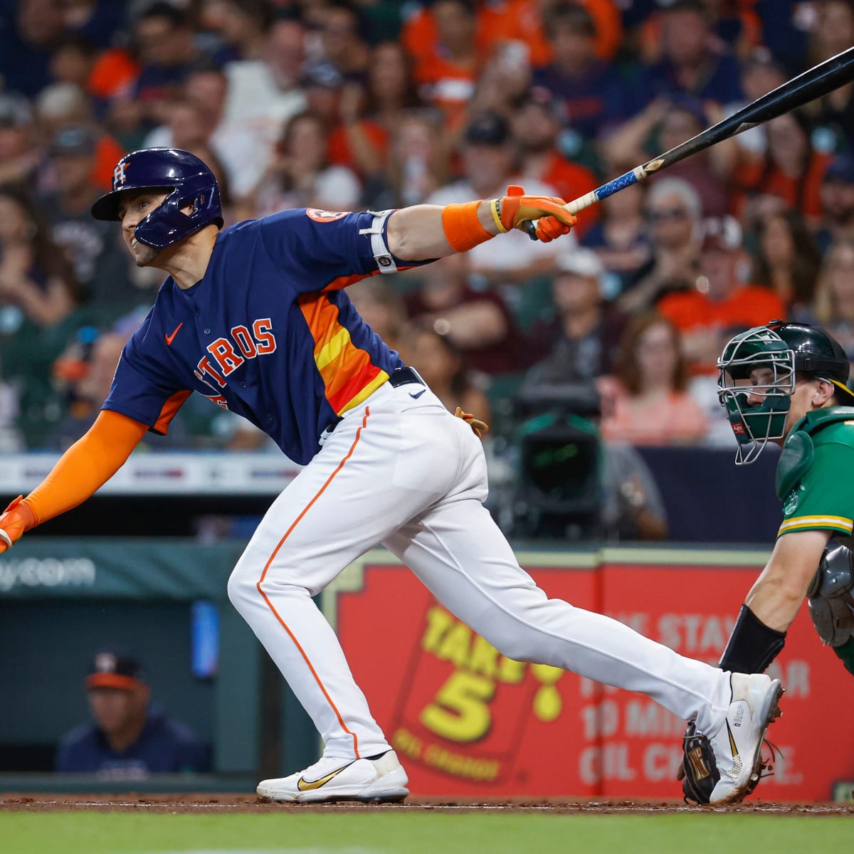 Report: Former Houston Astros Utilityman Aledmys Díaz Agrees to Multi-Year  Contract with Oakland Athletics - Sports Illustrated Inside The Astros