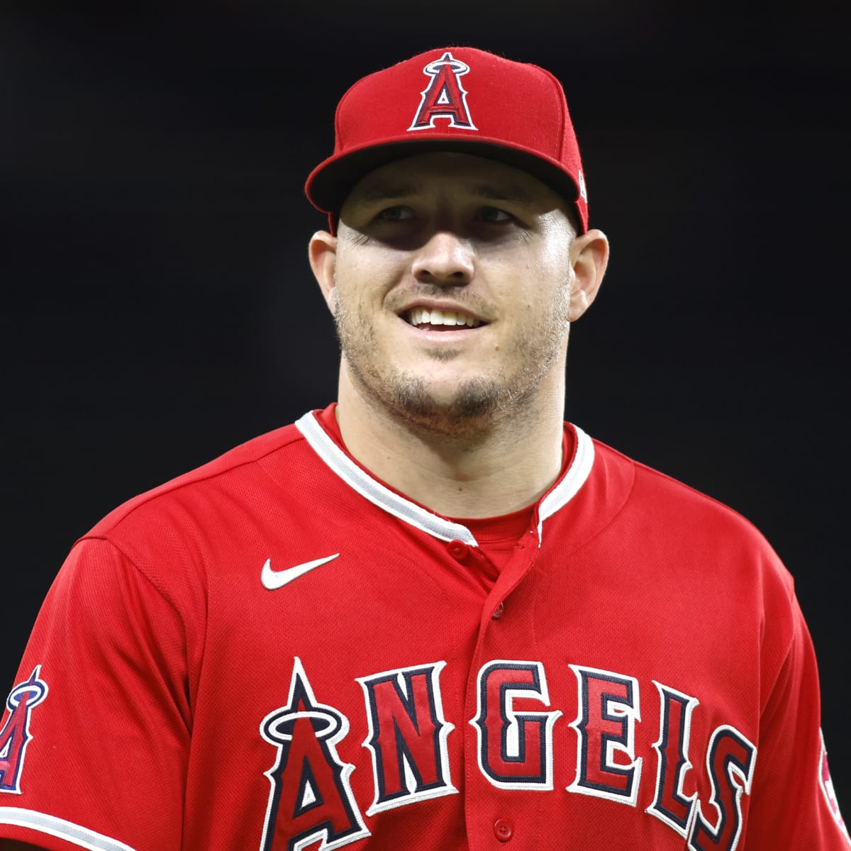 Angels News: Watch Mike Trout Crush This Golf Ball Into Orbit - Los Angeles  Angels
