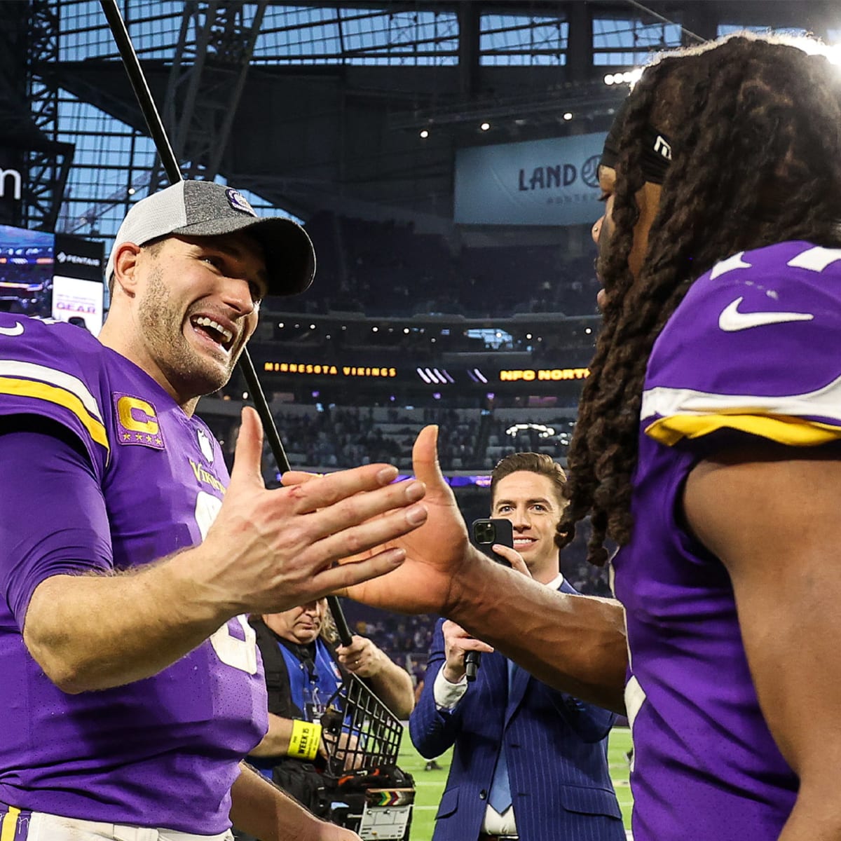 Twitter Reacts to Vikings' Comeback Win Led by Kirk Cousins - Sports  Illustrated
