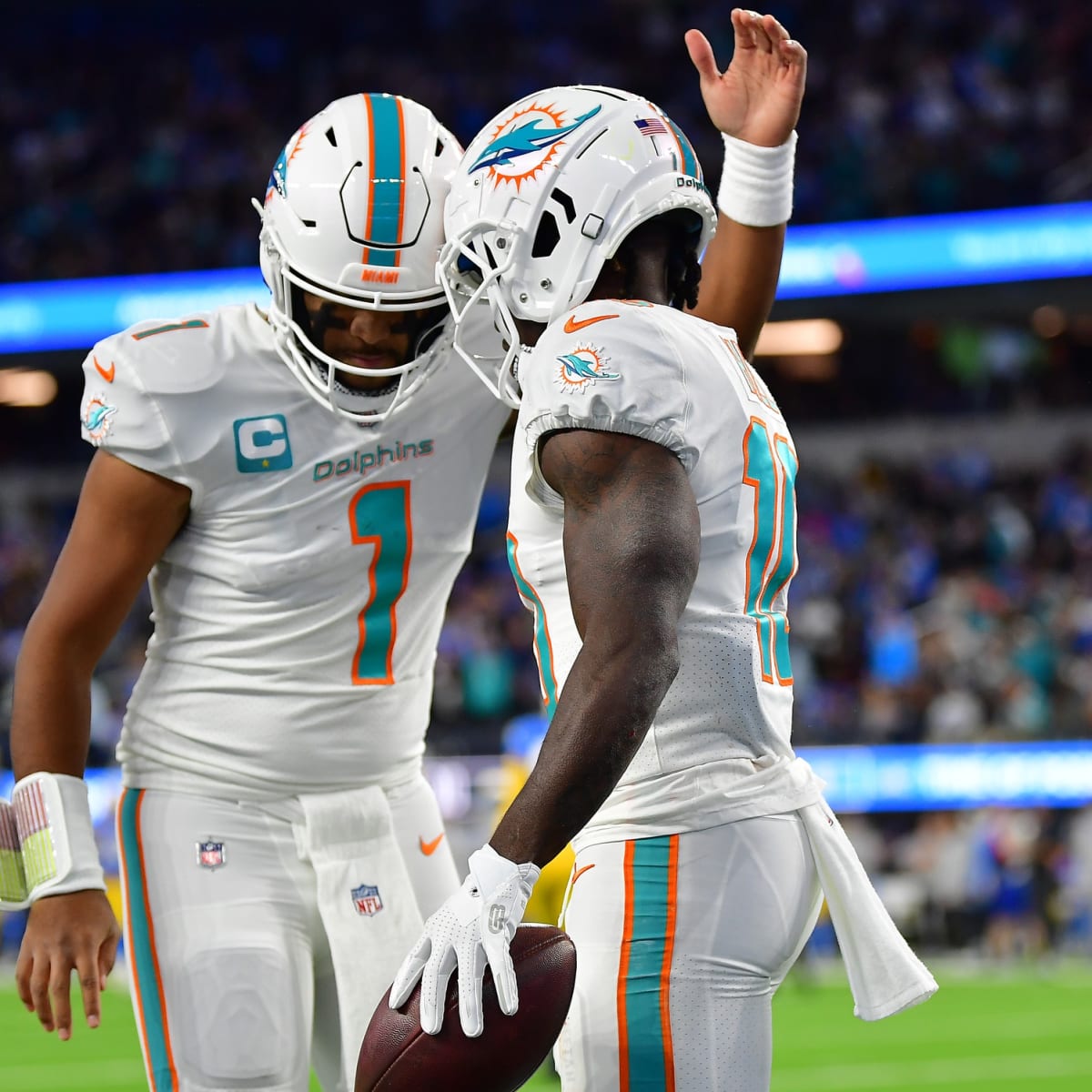 Dolphins top Chargers behind Tua, Tyreek Hill