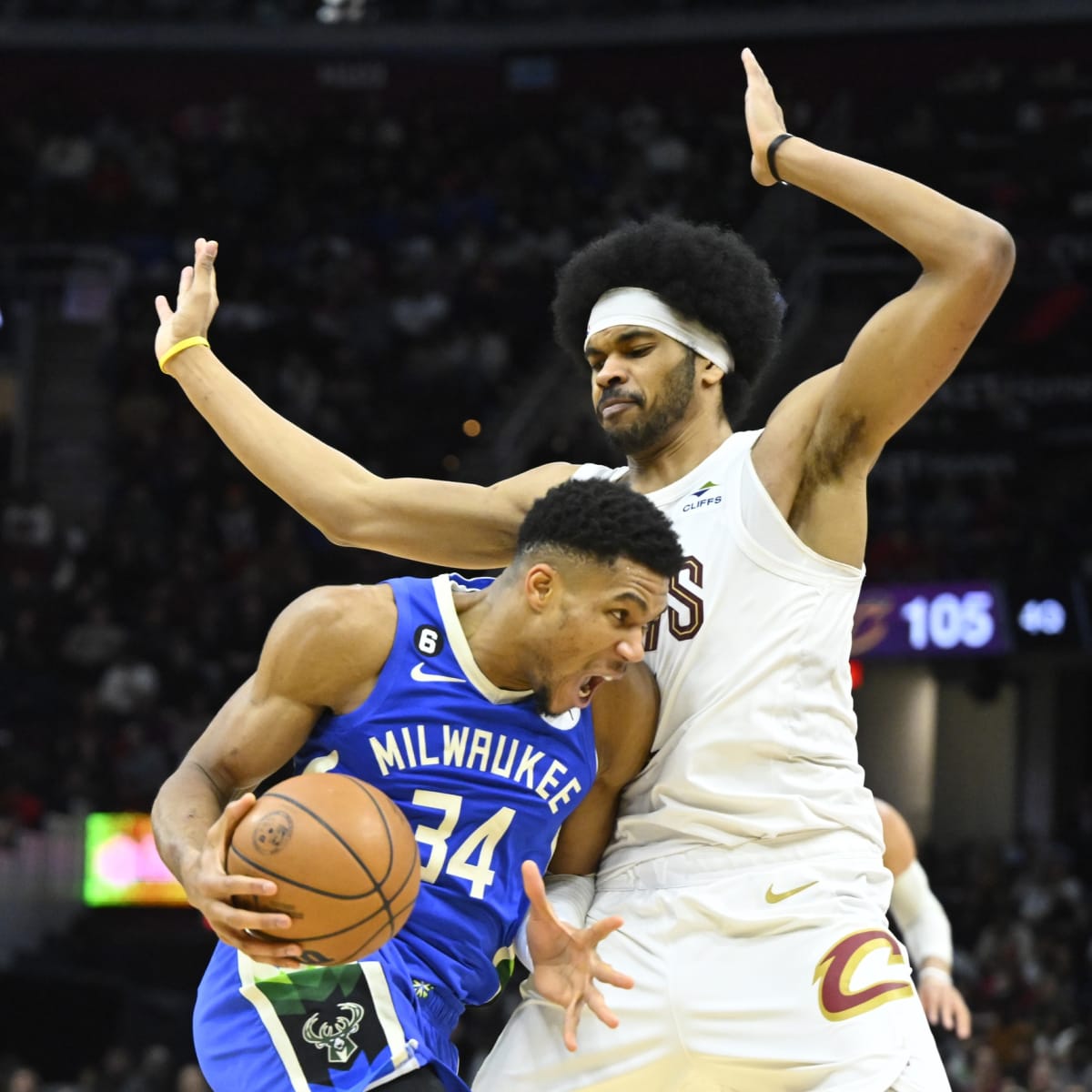 Evan Mobley's career night leads Cleveland Cavaliers to 114-102 win over  Giannis-less Milwaukee Bucks 