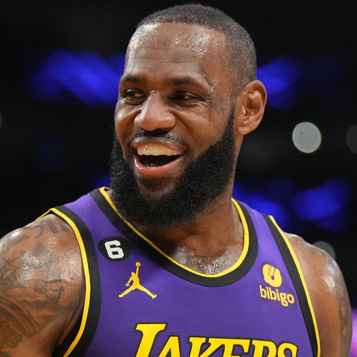 Los Angeles Lakers' LeBron James now MVP favorite at some sportsbooks - ESPN