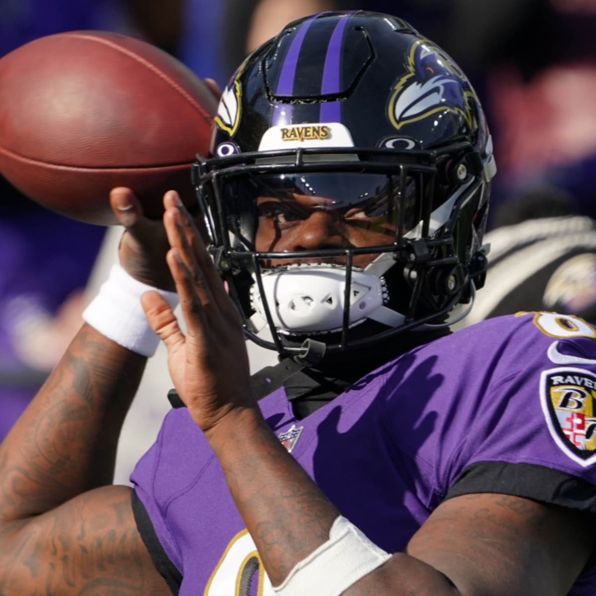 Is Lamar Jackson playing tonight? Latest news as Ravens QB recovers from  knee injury