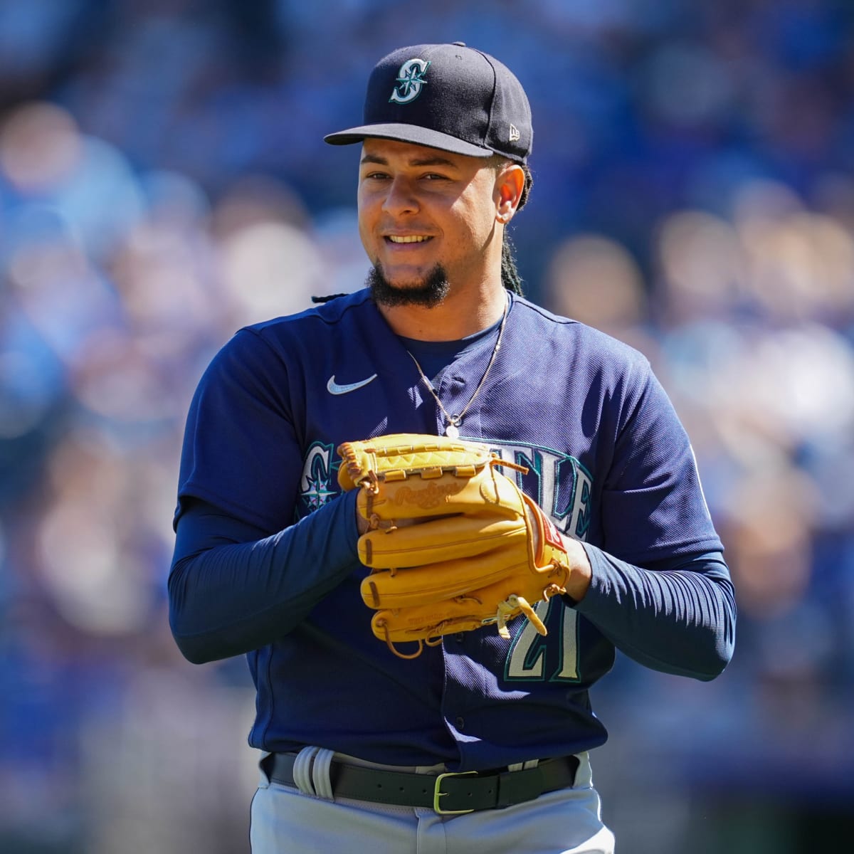Mariners sign ace Luis Castillo to five-year, $108 million extension