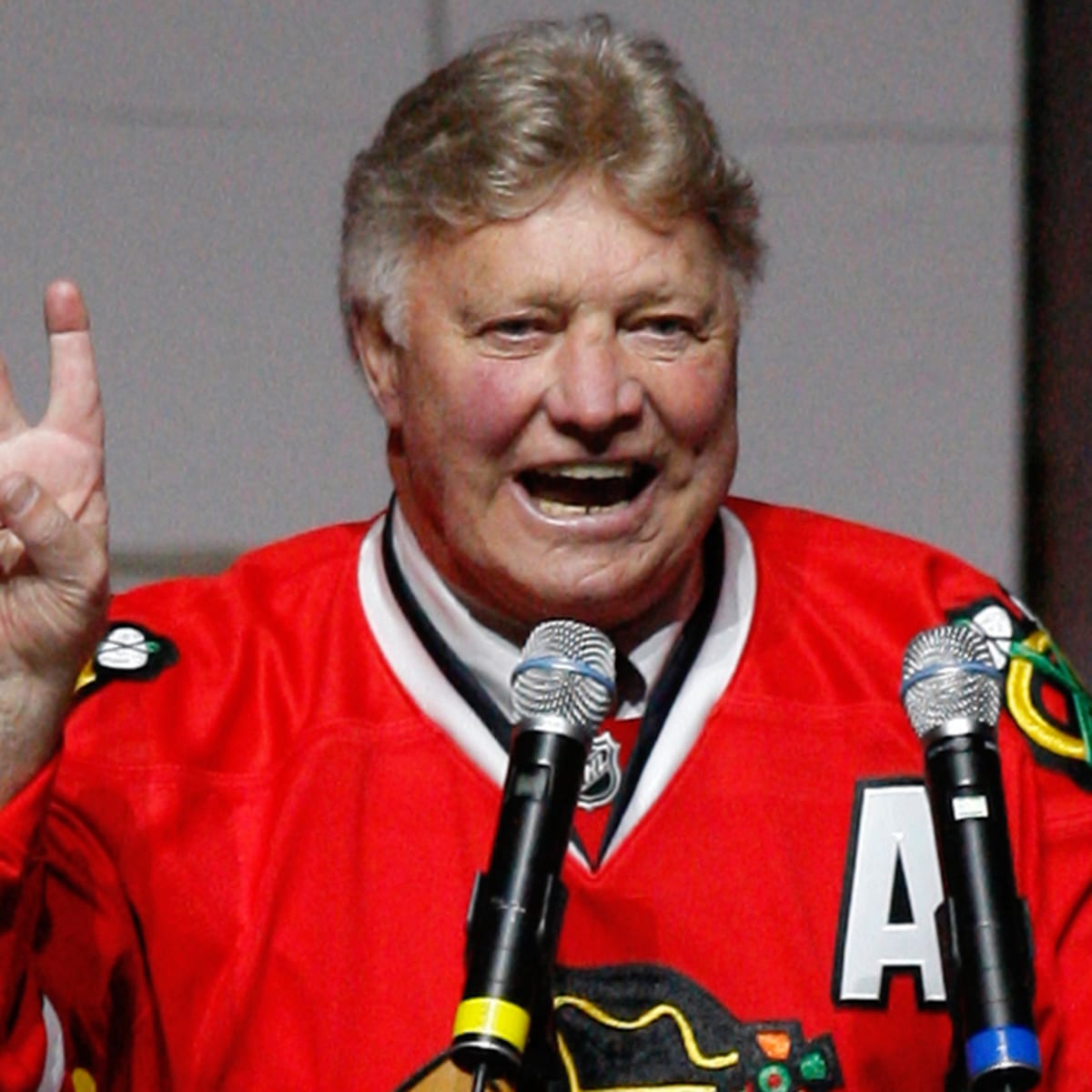 NHL legend Bobby Hull no longer team ambassador for Chicago