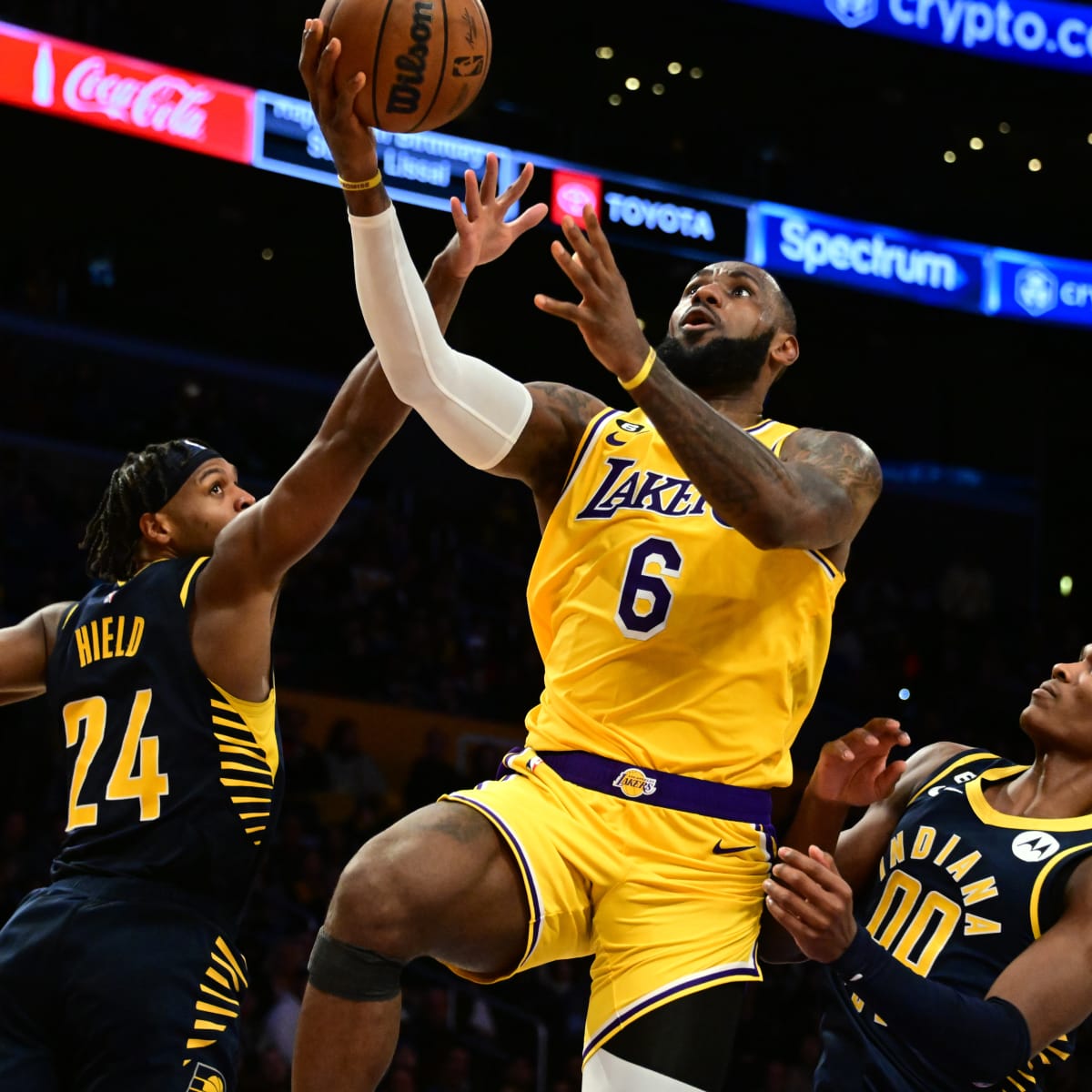 Los Angeles Lakers: Questionable trades, injuries and a falling