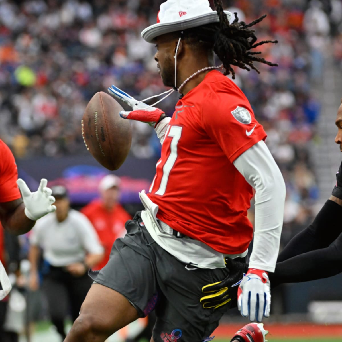 Tyreek Hill Tweets Reaction to Being Leveled During Pro Bowl Flag Football  Game - Sports Illustrated