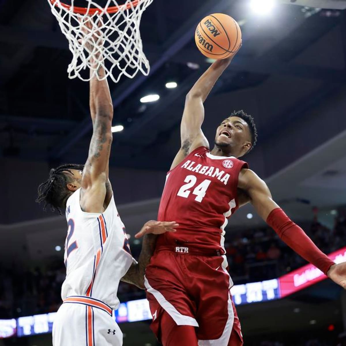 Alabama Escapes Auburn with 77-69 Win, Stays Undefeated in SEC Play