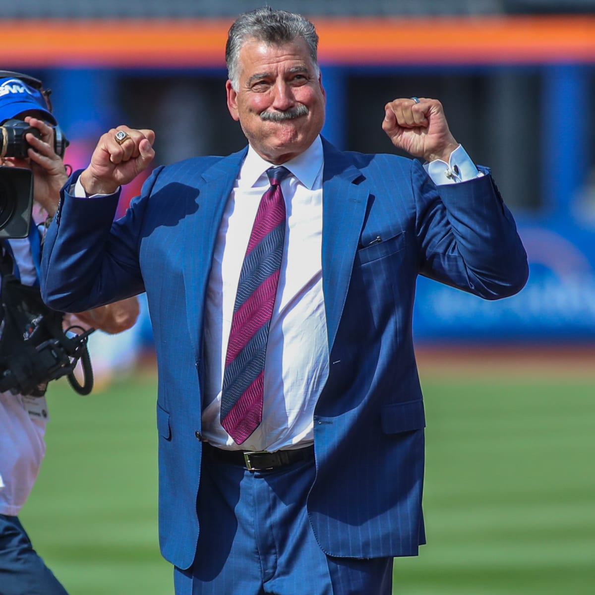 Mets retire Keith Hernandez's No. 17 - The Athletic