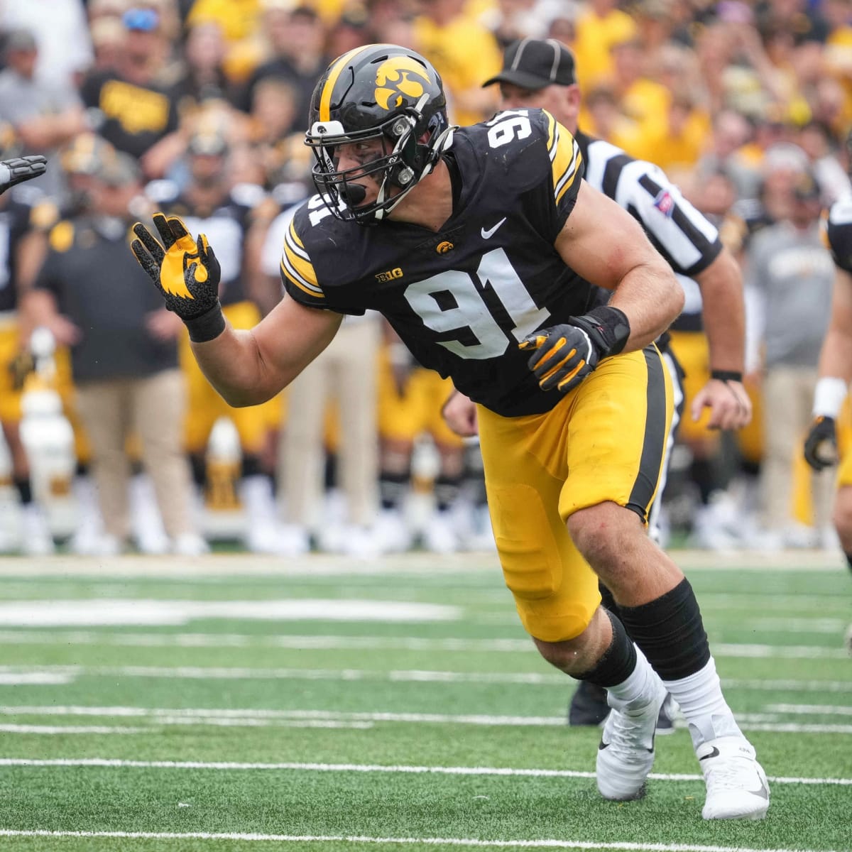 Iowa Edge Rusher Lukas Van Ness: 'I'll Play Wherever a Coach Needs Me to  Play' - Sports Illustrated Tennessee Titans News, Analysis and More