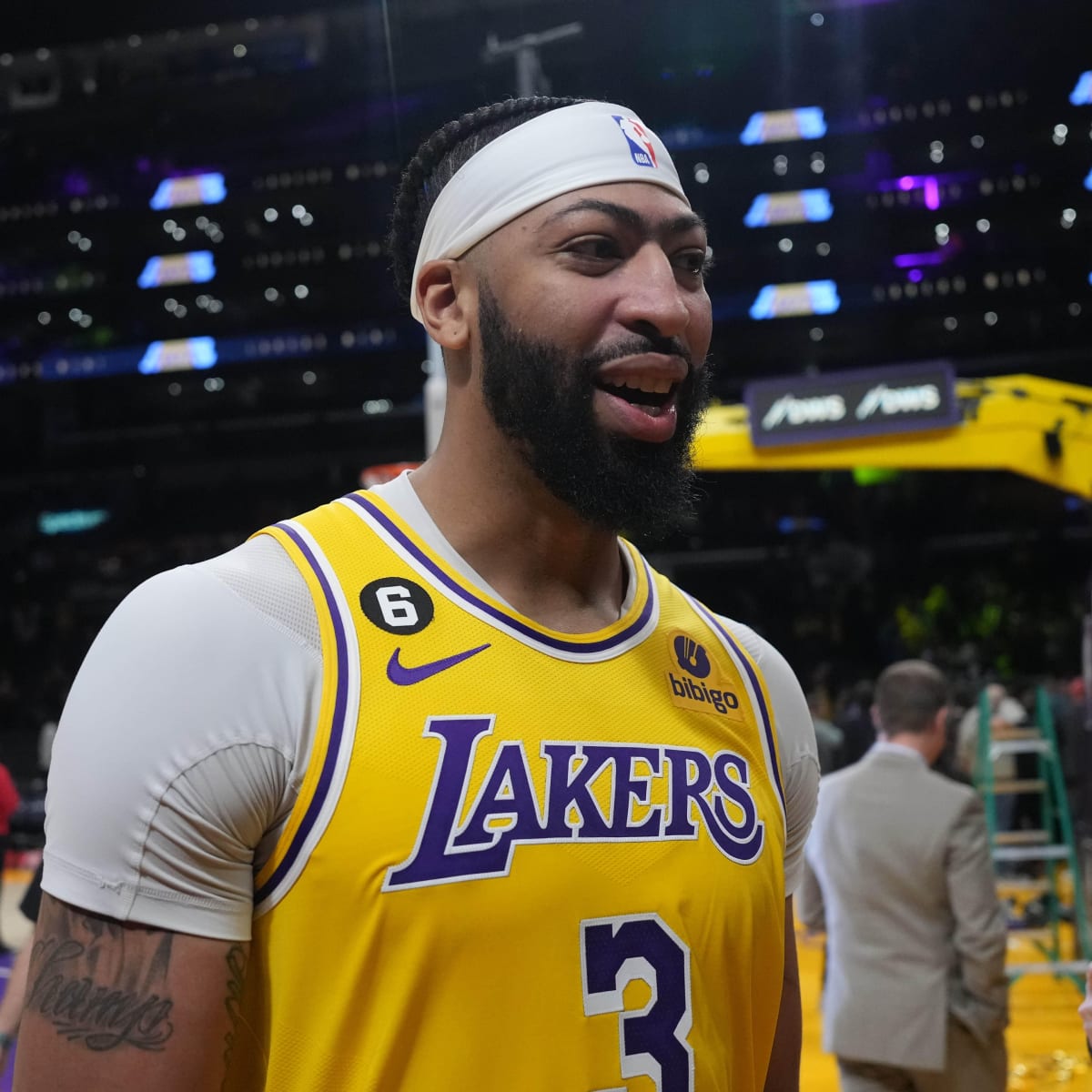 ad lakers jersey