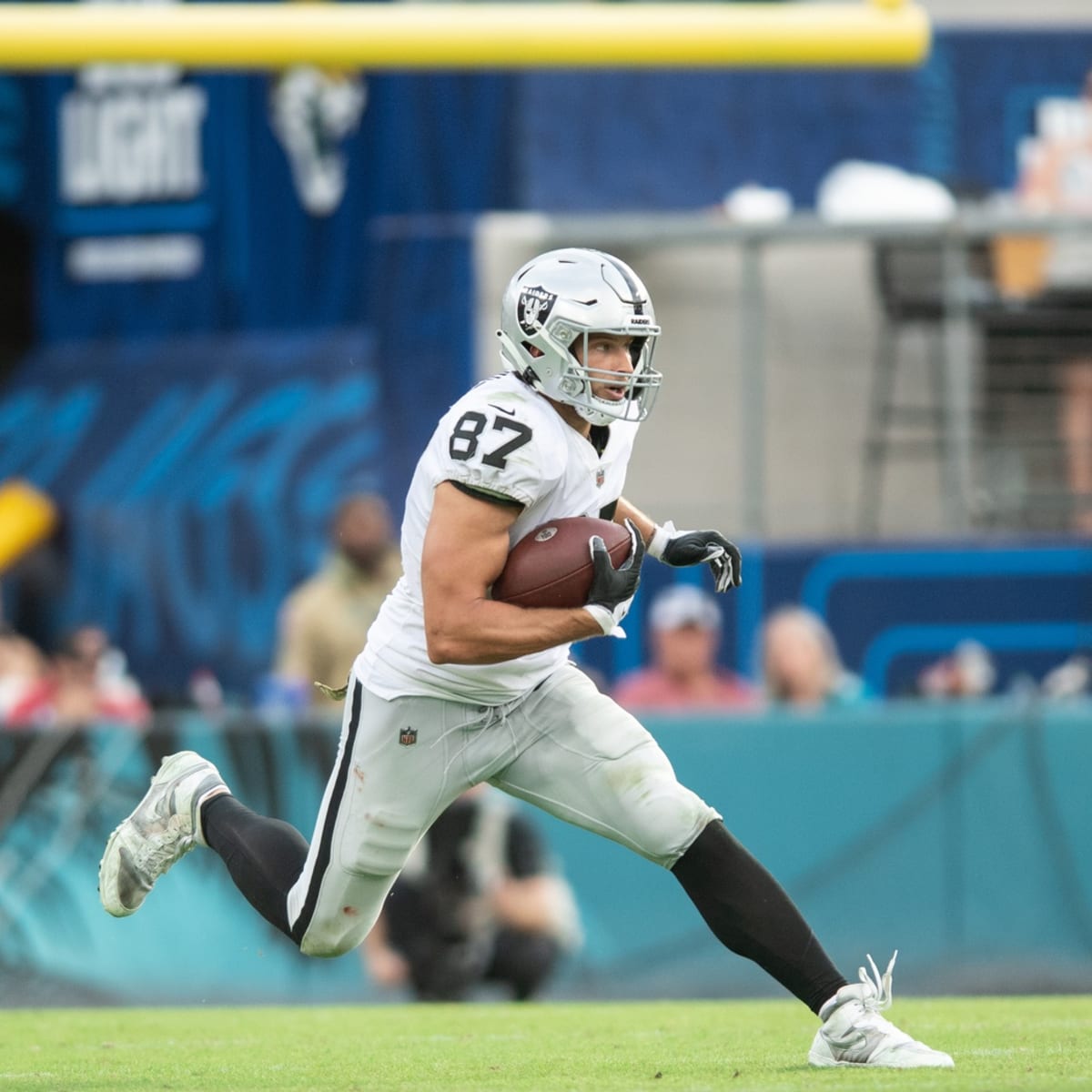 Raiders Tried to Re-Sign TE Foster Moreau: Report