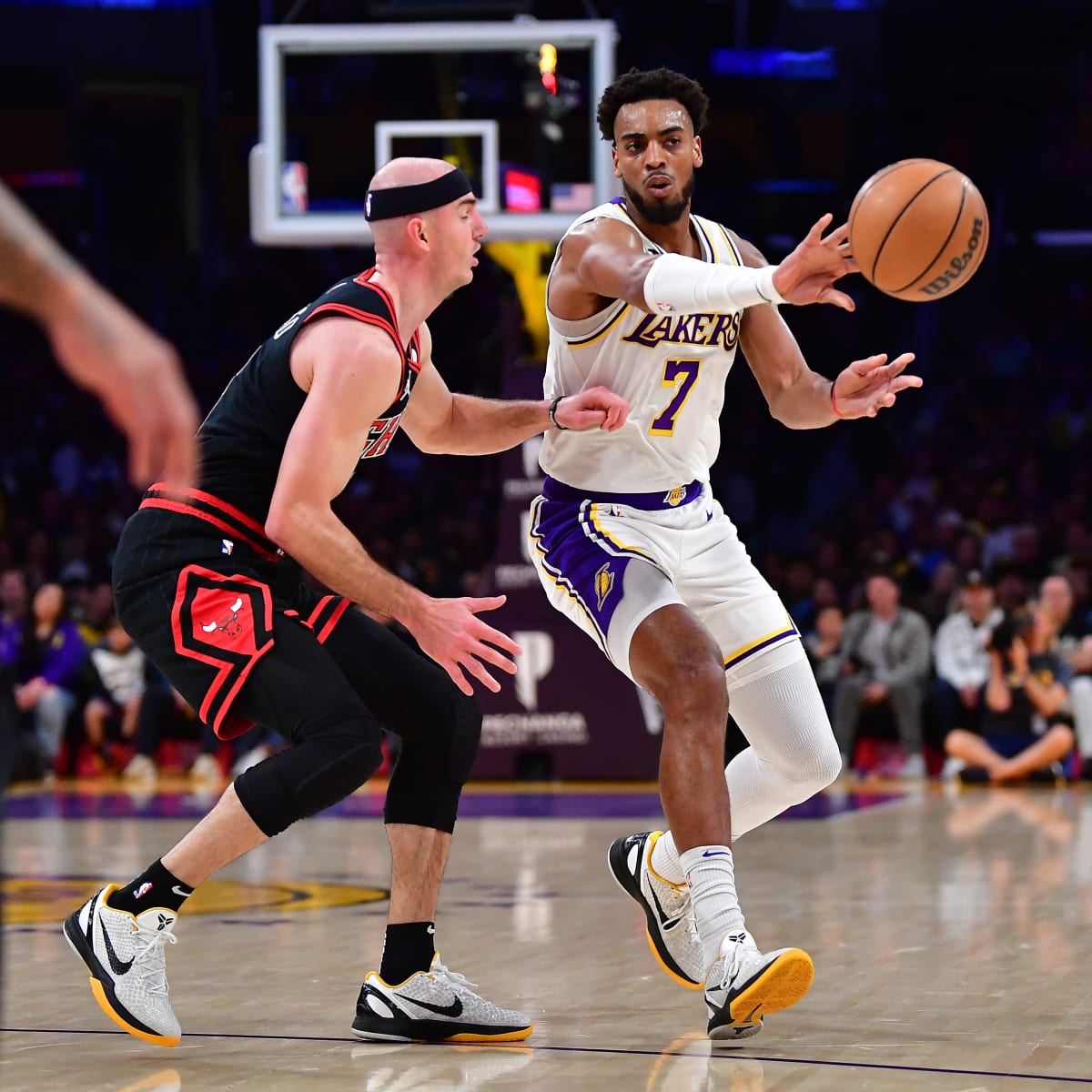 Lakers News: Troy Brown Breaks Down Bulls' Disruptive Defense In LA Loss -  All Lakers