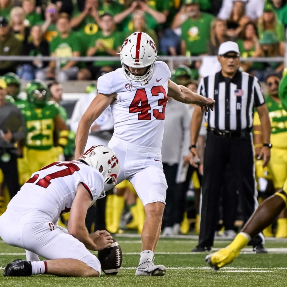 Chess.com on X: BlitzChamps is headed to Stanford! 🌲🏈 Initiated by  Senior Kicker @JoshuaKarty, Stanford University's football team will be  facing off head-to-head on the chessboard! The 8 man bracket starts tomorrow