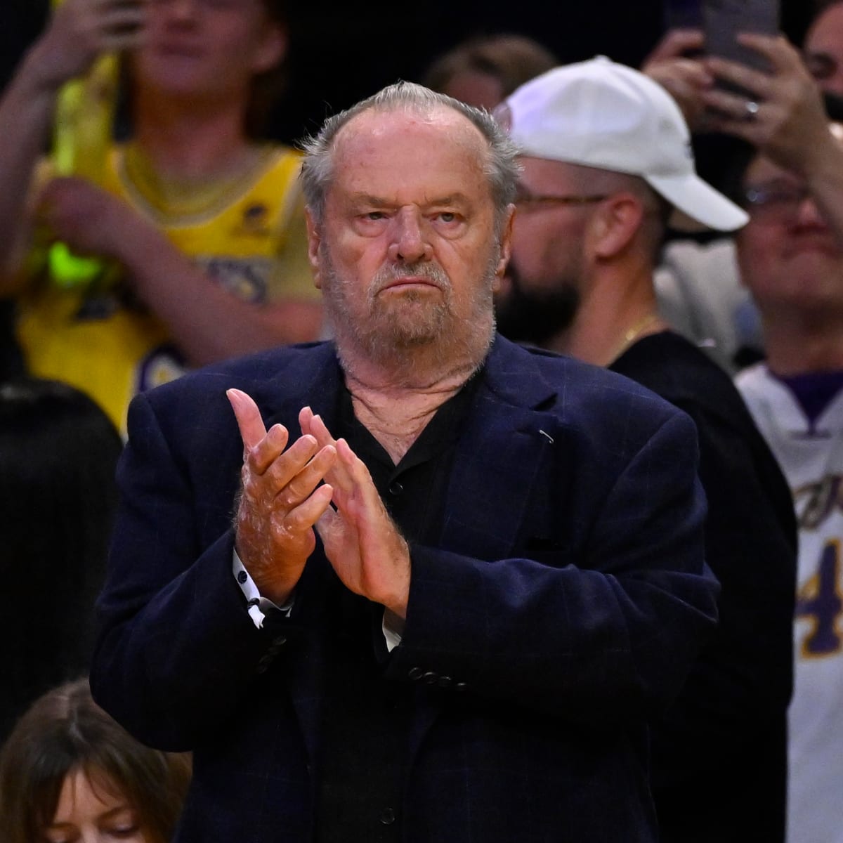 Jack Nicholson returns to courtside for Lakers' series-clinching victory