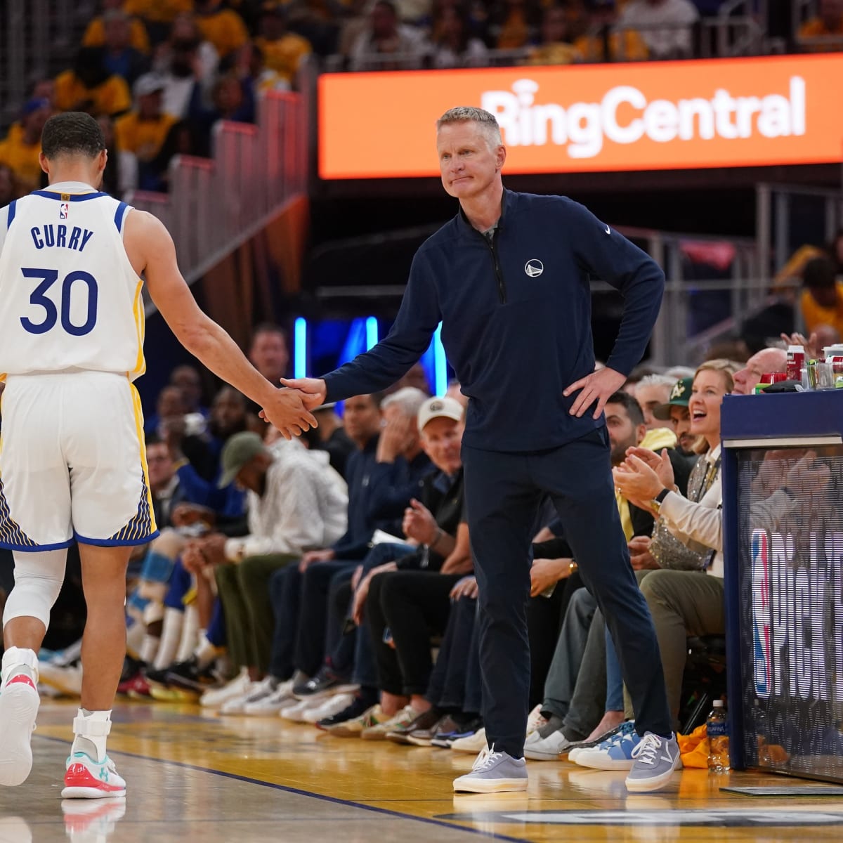 Padecky: Stephen Curry carries Warriors once again