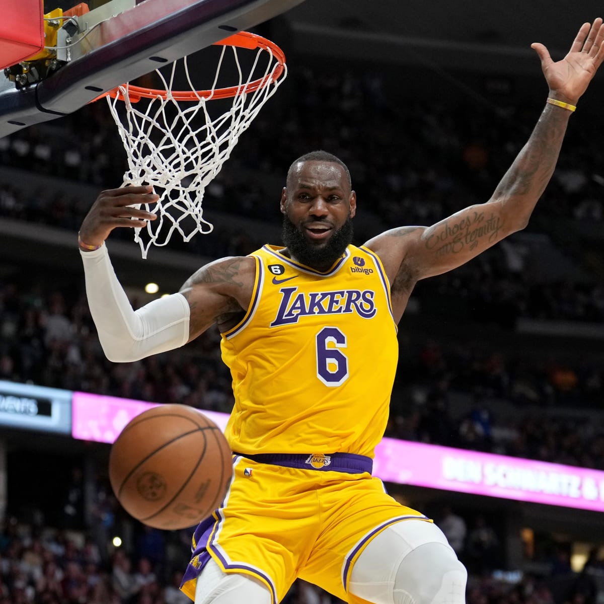 LeBron James stuns NBA world as he loses ball on breakaway dunk attempt