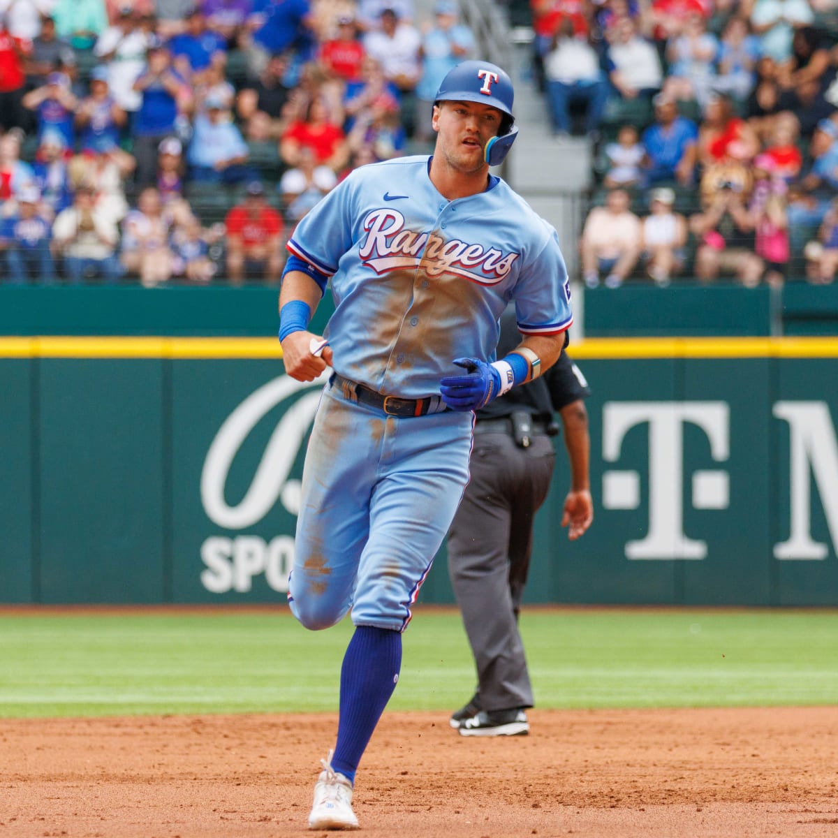Ezequiel Duran Makes Start at First Base For Texas Rangers - Sports  Illustrated Texas Rangers News, Analysis and More