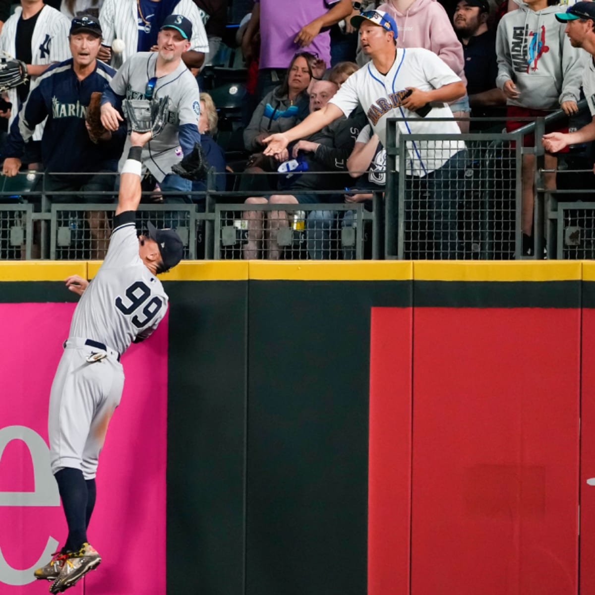 Aaron Judge Had an Electrifying Night vs. Mariners, Including a Ridiculous  Home Run Robbery - Sports Illustrated