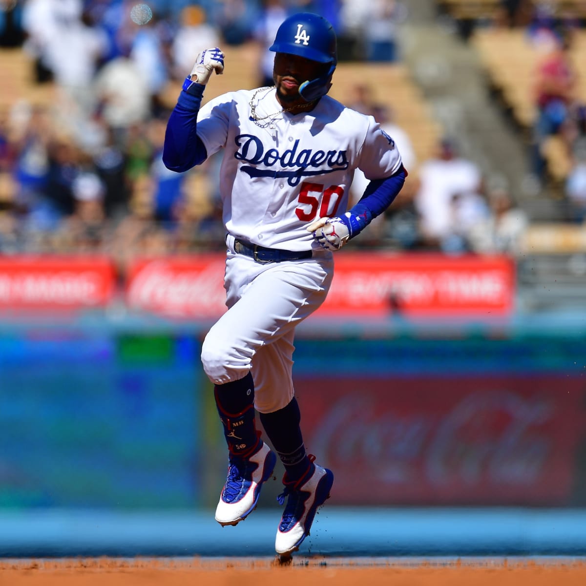 Betts homers twice, Dodgers cruise past Nationals 9-4